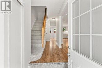10-10 Bassett Blvd in Whitby, ON - Building Photo - Building Photo