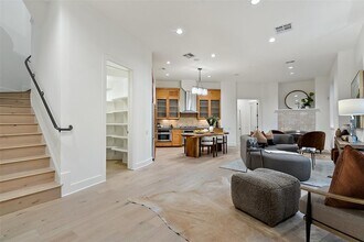 3007 Windsor Rd in Austin, TX - Building Photo - Building Photo