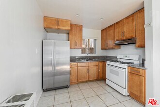 1857 W 24th St in Los Angeles, CA - Building Photo - Building Photo