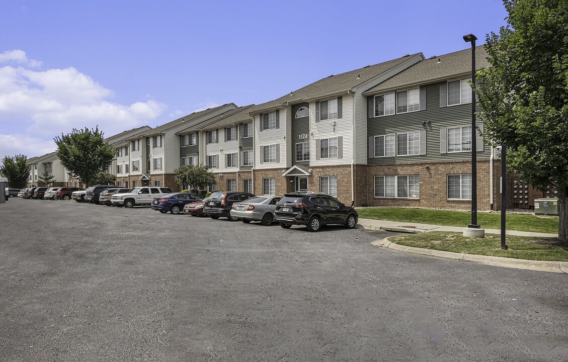 Pine Tree Apartments in Omaha, NE - Foto de edificio