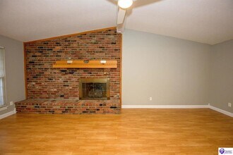 226 Carey Ln in Elizabethtown, KY - Building Photo - Building Photo