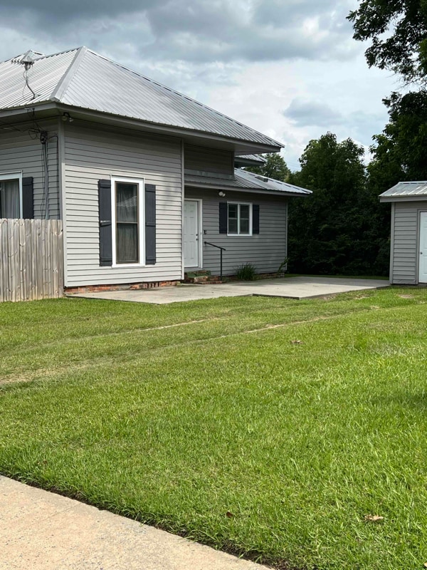 property at 212 N Caswell St