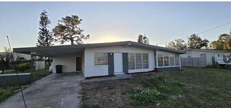 1634 Banyan Dr in Venice, FL - Building Photo