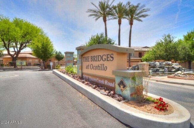 705 W Queen Creek Rd in Chandler, AZ - Foto de edificio - Building Photo