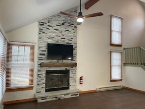 143 Pine Ct in Tannersville, PA - Building Photo - Building Photo