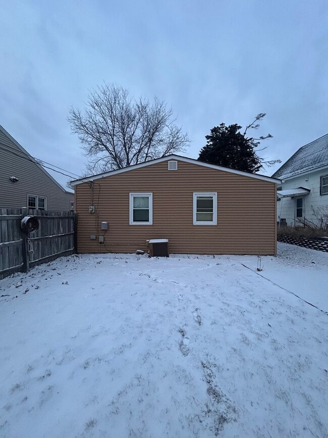 941 20th Ave SW in Cedar Rapids, IA - Building Photo - Building Photo