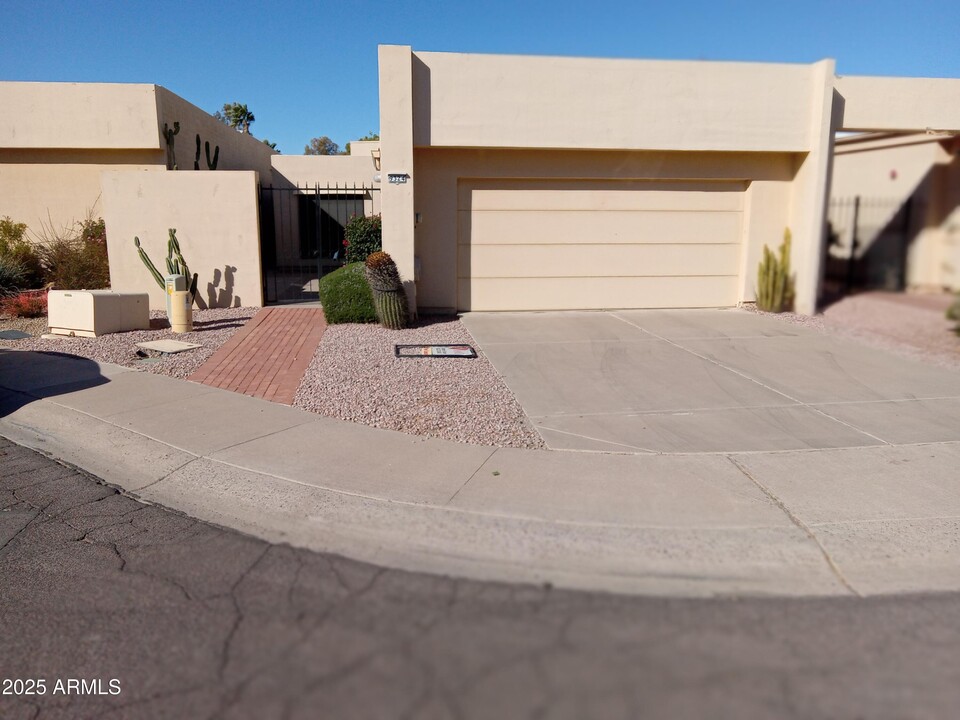 9324 N 87th Way in Scottsdale, AZ - Building Photo