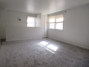 255 Fairfield Woods Rd in Fairfield, CT - Building Photo - Building Photo