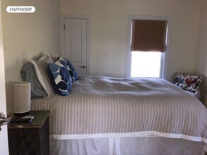 896 Deerfield Rd in Water Mill, NY - Foto de edificio - Building Photo