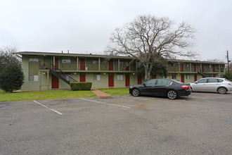 Alpine Apartments in Georgetown, TX - Building Photo - Building Photo