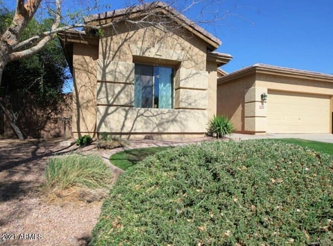 property at 3146 E Kingbird Pl