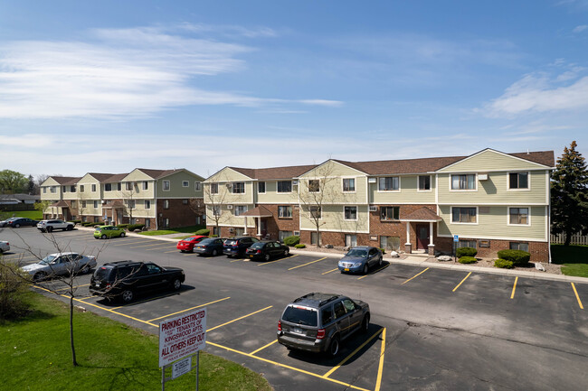 Kingswood in Depew, NY - Foto de edificio - Building Photo