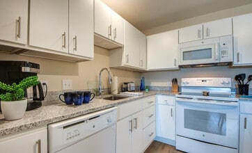 2210 N Glenville Dr in Richardson, TX - Building Photo - Building Photo