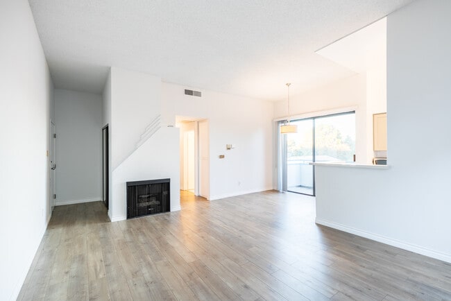 2584 S Centinela Ave, Unit 7, Unit 7