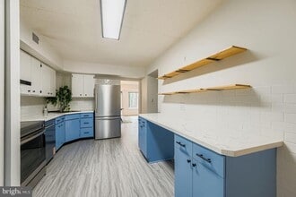 4 Oakridge Ct in Lutherville, MD - Building Photo - Building Photo