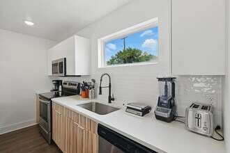 4416 San Jacinto St in Dallas, TX - Building Photo - Building Photo