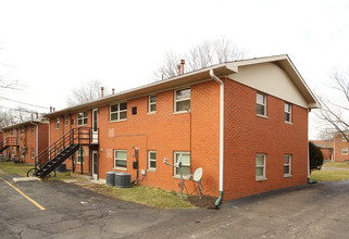 Stafford Apartments in Worthington, OH - Building Photo - Building Photo