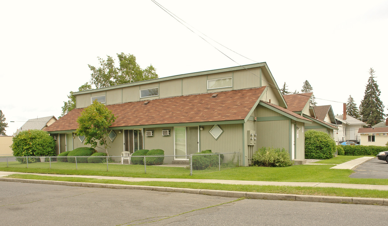 1104-1108 E Newark Ave in Spokane, WA - Building Photo