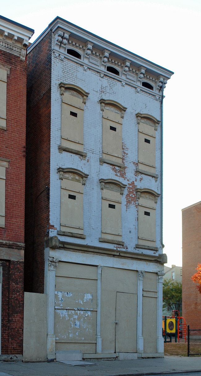 1824 Elm St in Cincinnati, OH - Foto de edificio - Building Photo