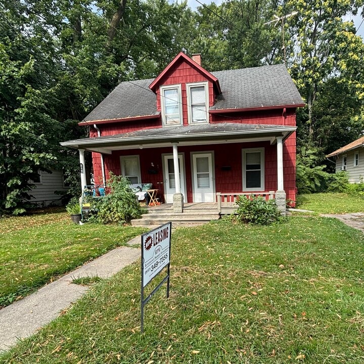 219 N Magnolia Ave in Lansing, MI - Foto de edificio