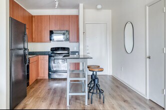 3210 Esperanza Crossing in Austin, TX - Foto de edificio - Building Photo