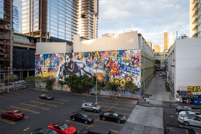 Flower Street Lofts in Los Angeles, CA - Building Photo - Building Photo