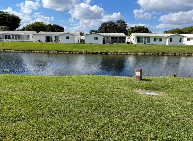 1057 NW 88th Ave in Plantation, FL - Building Photo - Building Photo