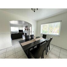 2235 SW 23rd Ave in Miami, FL - Foto de edificio - Building Photo