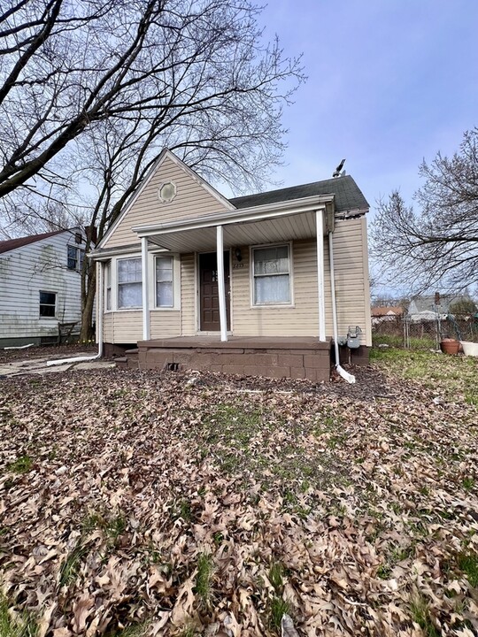 8875 Pierson St in Detroit, MI - Foto de edificio