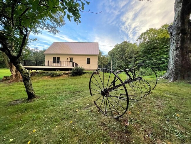 15 N Brook St in Hampton, CT - Building Photo - Building Photo