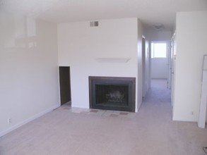 Cottonwood Apartments in Boulder, CO - Building Photo - Interior Photo