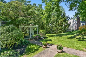 4 Park View Terrace in Huntington, NY - Building Photo - Building Photo