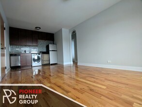 556 W Arlington Pl, Unit 810 in Chicago, IL - Building Photo - Building Photo