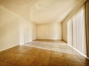 5202 Cedarbend Dr-Unit -5202 Cedarbend Drive, 2 in Ft. Myers, FL - Building Photo - Building Photo