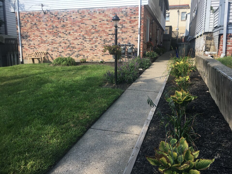 627 Taylor Ave, Unit B in Pittsburgh, PA - Building Photo