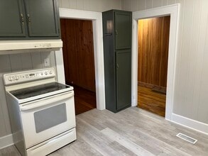 60 Pulliam St in Marion, NC - Foto de edificio - Building Photo