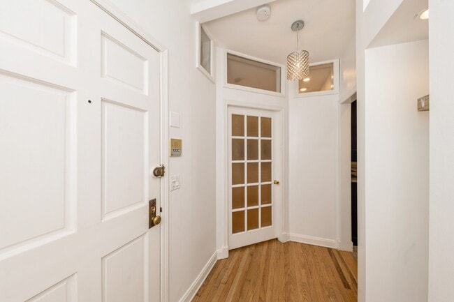 1327 W Addison St in Chicago, IL - Building Photo - Building Photo