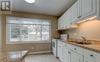690 Little Grey St in London, ON - Building Photo - Building Photo