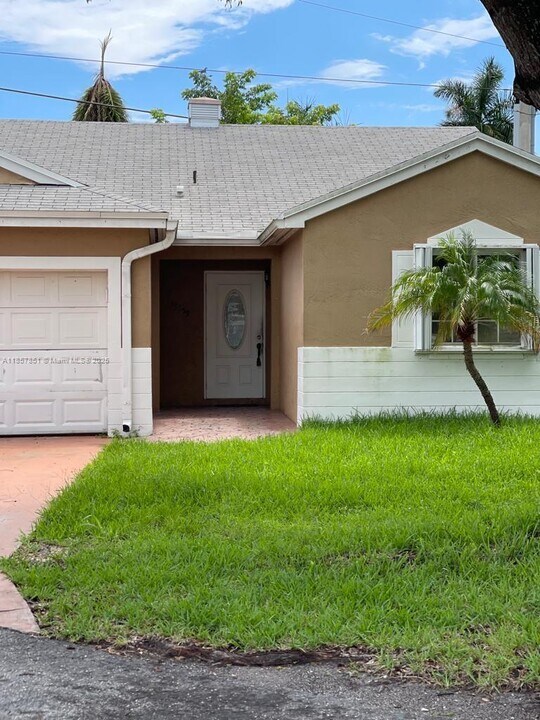 14459 SW 137th Ct in Miami, FL - Building Photo