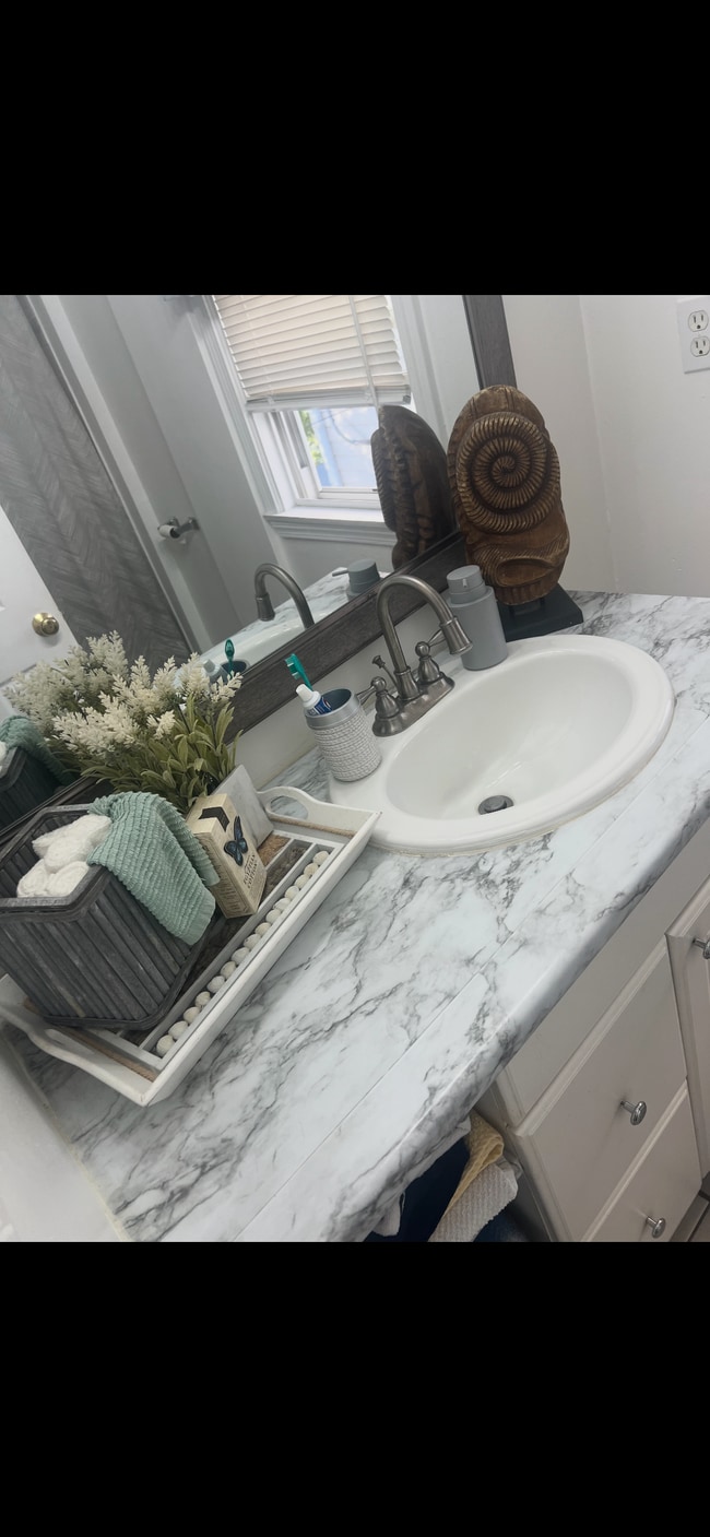 46 Mary Ave, Unit 2nd floor in East Providence, RI - Building Photo - Building Photo