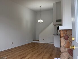 94 Wescott Rd in Bedminster, NJ - Building Photo