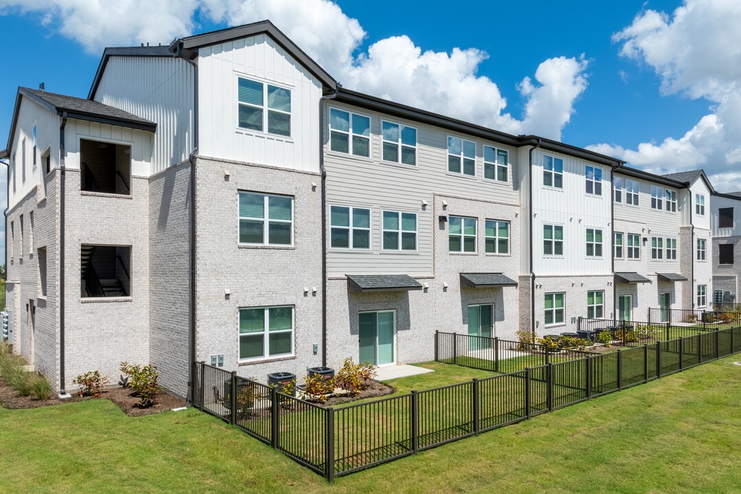 Broadstone Sierra Vista in Rosharon, TX - Foto de edificio