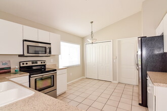 312 Sonoma Dr in Valrico, FL - Building Photo - Building Photo