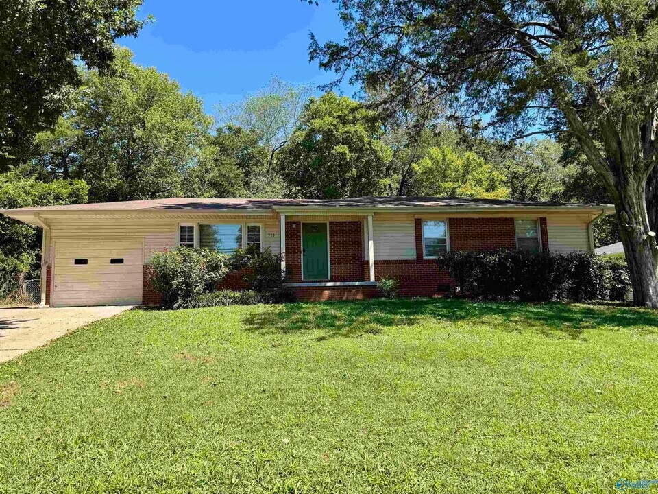 918 Woodall Ln NW in Huntsville, AL - Building Photo