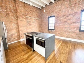 112 SE 4th St, Unit 304 in Des Moines, IA - Building Photo - Building Photo