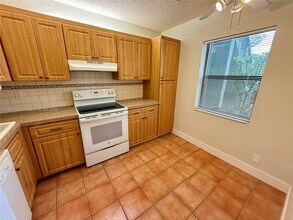 3864 Carambola Cir N in Coconut Creek, FL - Building Photo - Building Photo