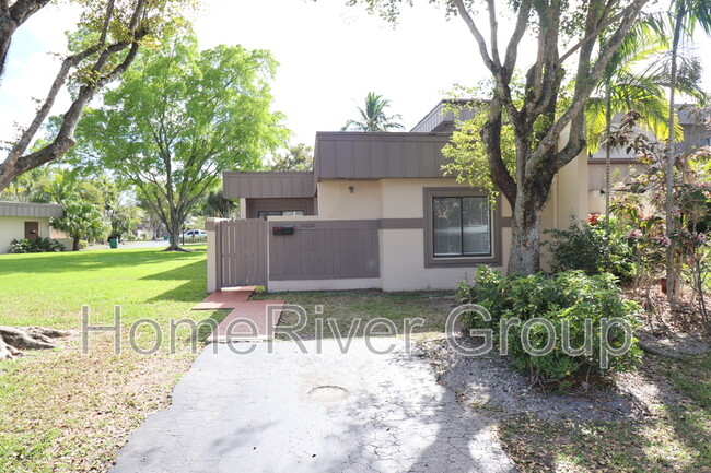 10620 SW 73rd Terrace in Miami, FL - Building Photo - Building Photo