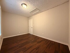 4880 Hale Rd in Forest Park, GA - Building Photo - Building Photo