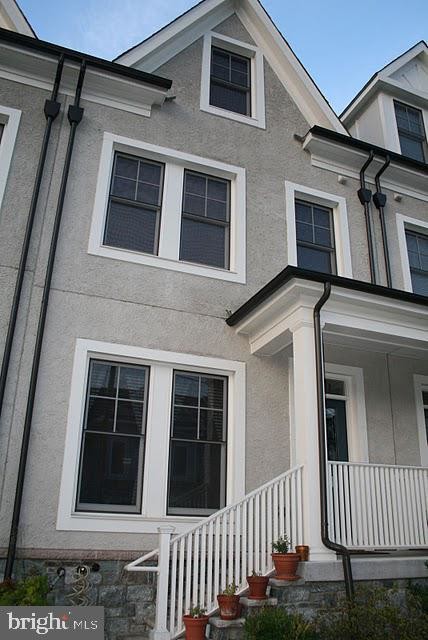 property at 2731 Linden Ln