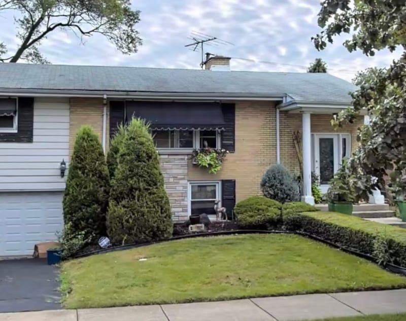 7641 S Oconto Ave in Bridgeview, IL - Foto de edificio